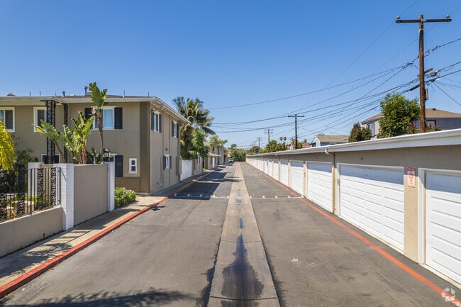 Building Photo - 1741 Tustin Ave