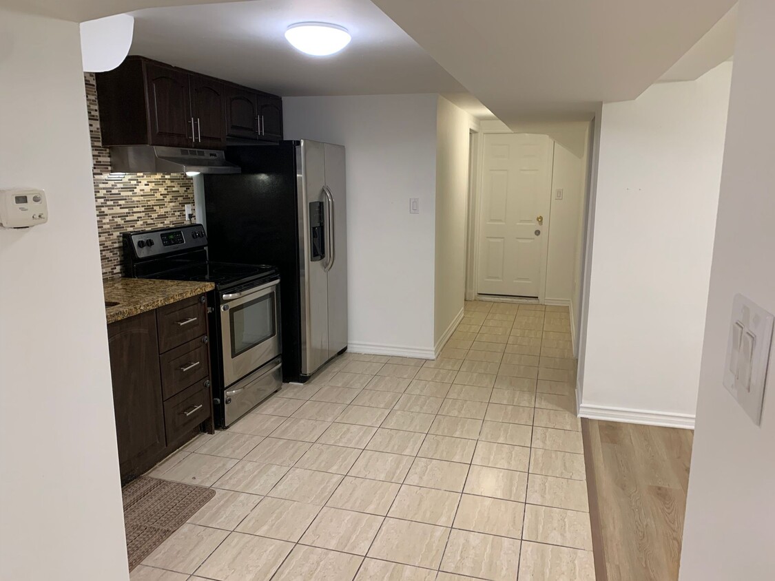 Primary Photo - Large, 2 Bedroom + Den Apartment in Leslie...