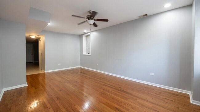 Foto del edificio - 3727 N Ashland Ave