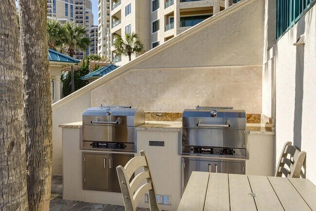 Building Photo - 4447 Southwinds Dr