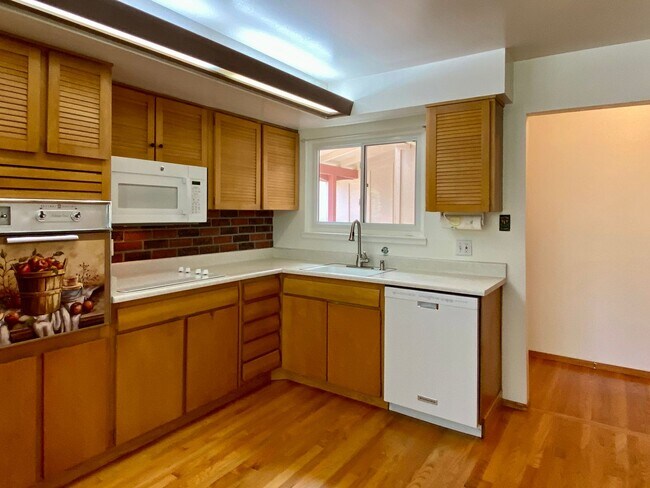 Foto del edificio - Charming 3 Bedroom 2 Bath Single Family Ho...