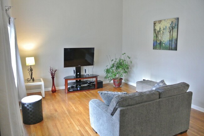 Foto del edificio - 7416 Spartan Ave