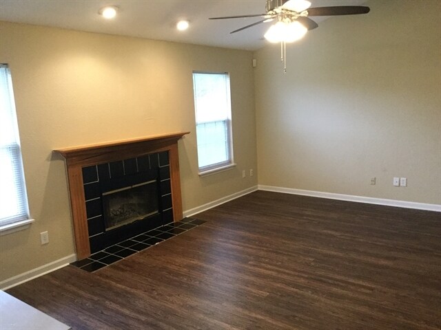 Foto del edificio - 888 Hollowood Lane