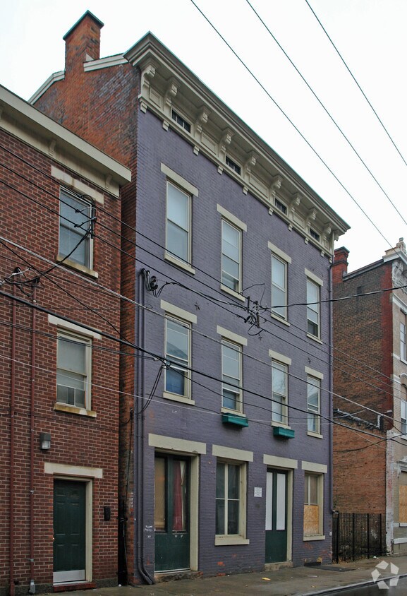 Building Photo - 133 E Clifton Ave