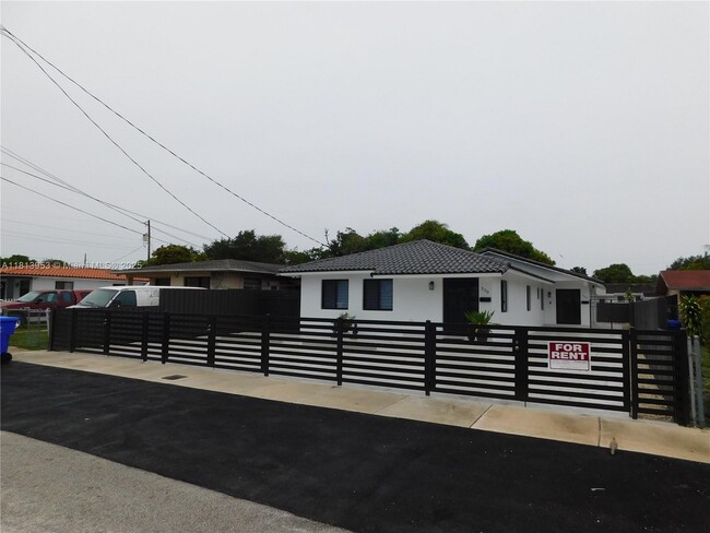 Building Photo - 330 NW 43rd Pl
