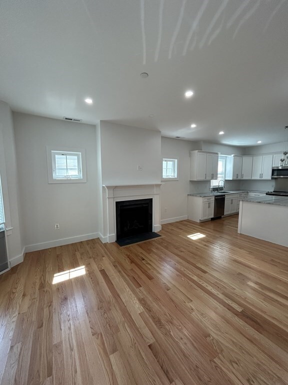 Building Photo - 80 Fayette St