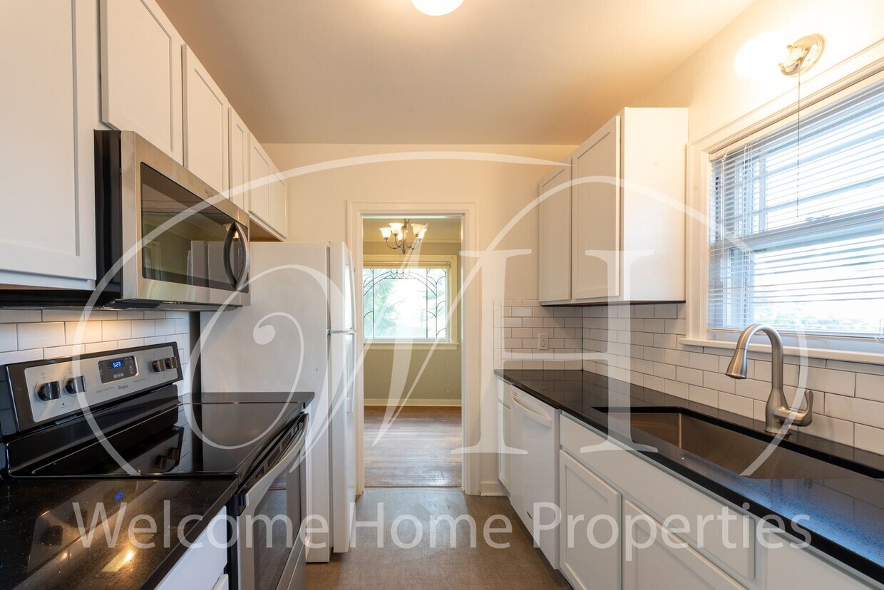Primary Photo - Cottage Style 3 Bedroom Home in Convenient...