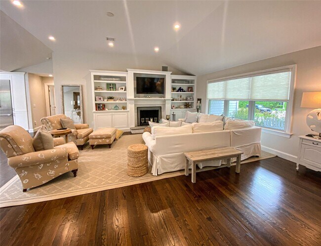 Building Photo - 32 White Oak Ln