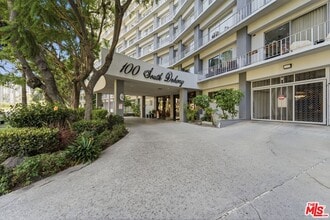 Building Photo - 100 S Doheny Dr