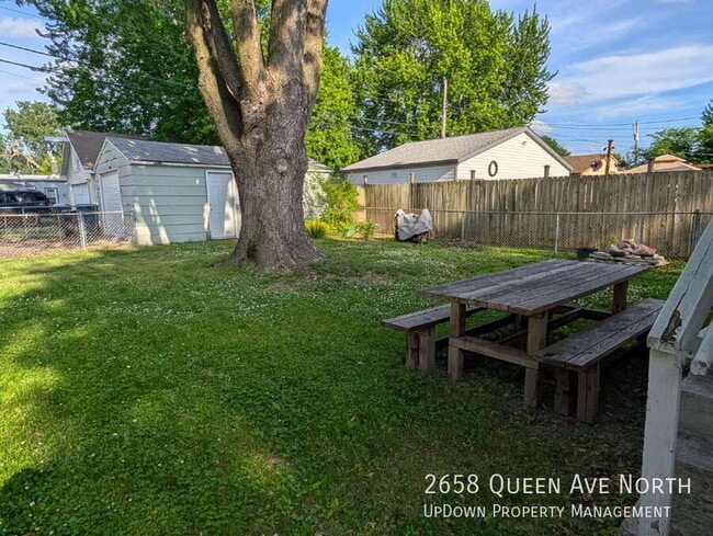 Foto del edificio - 2658 Queen Ave N