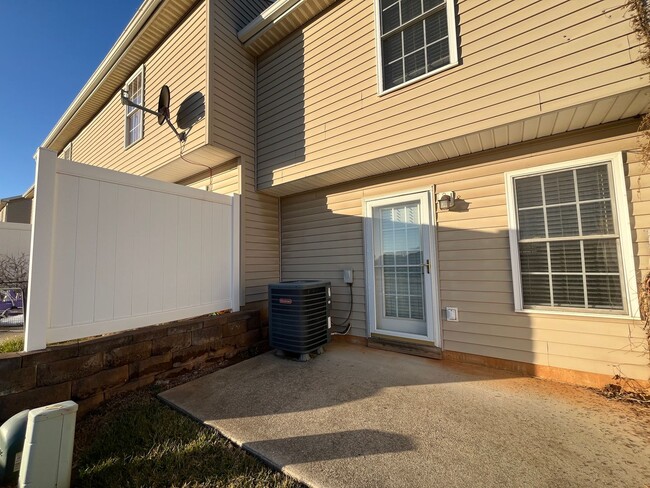 Foto del edificio - Tavern Grove Townhome in Campbell County