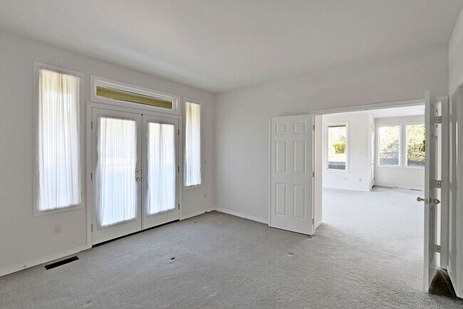 Foto del edificio - 60 Fairway Ln