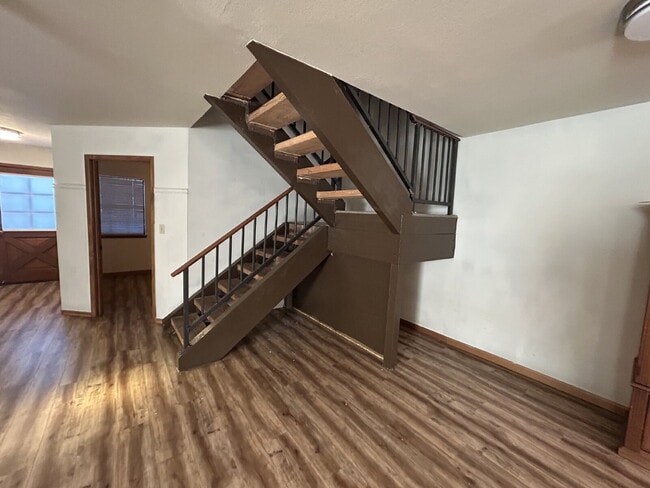 Building Photo - "Charming 2-Bed Townhouse Oasis with 2.5 Baths in Prime Las Vegas Location!"