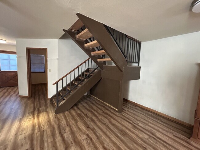 Foto del edificio - "Charming 2-Bed Townhouse Oasis with 2.5 Baths in Prime Las Vegas Location!"