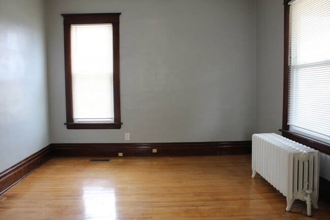 Building Photo - 1710 6th St