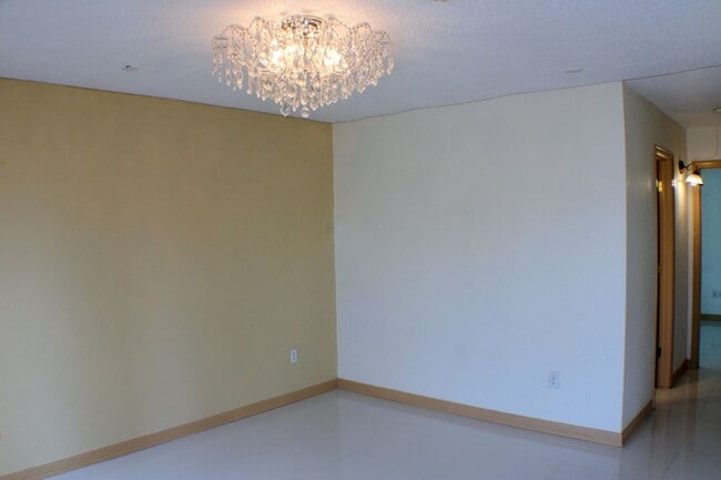 Foto del edificio - 6244 Kings Bridge Dr