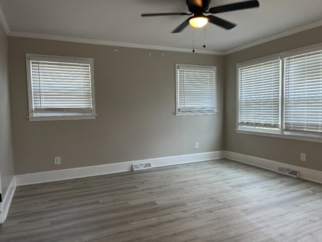 Foto del edificio - 2730 Eastway Dr