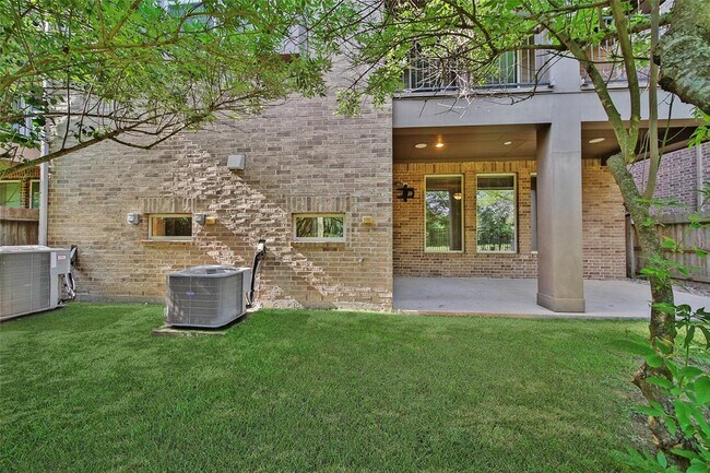 Foto del edificio - 18323 Parkview Point Dr