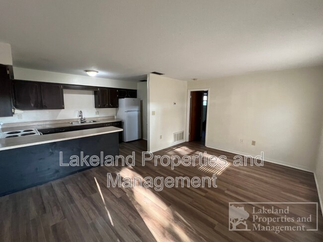 Foto del edificio - 815 W Carole St