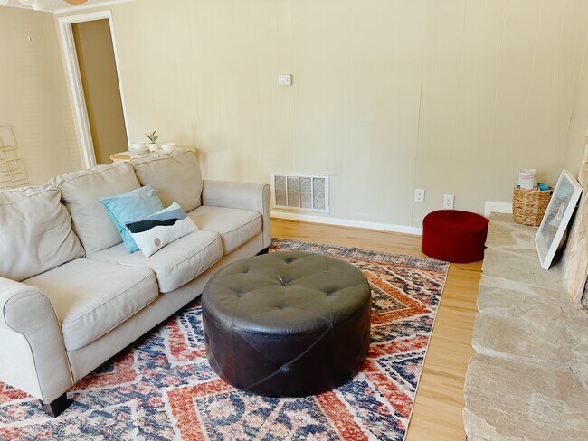 Sala de estar - 6400 W Fairfield Dr