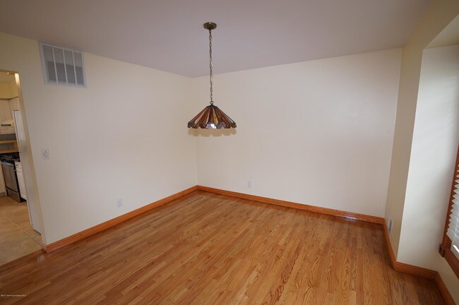 Building Photo - 9 Hidden Pond Ln