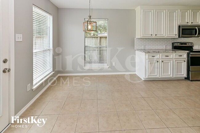 Building Photo - 18402 Wolf Creek Tr