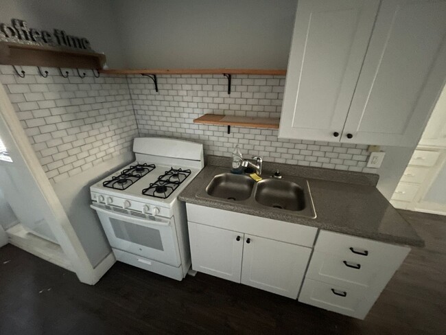 Building Photo - 1 br, 1 bath House - 1323 NE 16th St