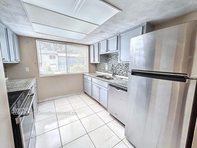 Foto del edificio - 925 Pine Oak Trail