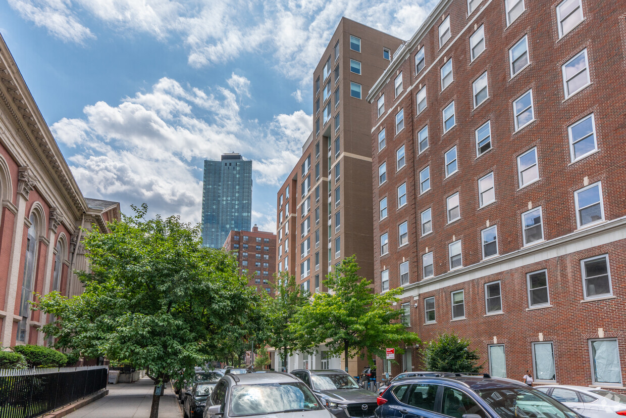 Building Photo - Hanson Place Community Plaza