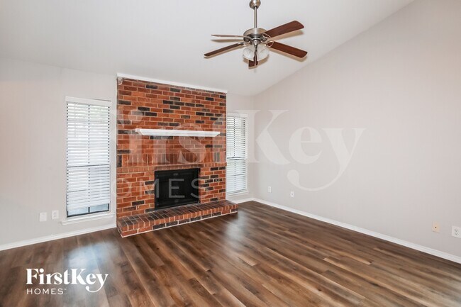 Foto del edificio - 1502 Barbara Ln