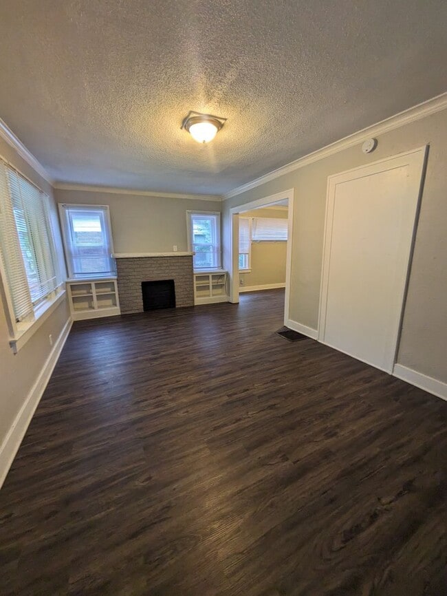 Building Photo - Beautiful 3 Br 1 Ba in Heart of KC MO
