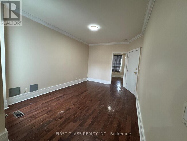 Photo du bâtiment - 30 Endean Ave