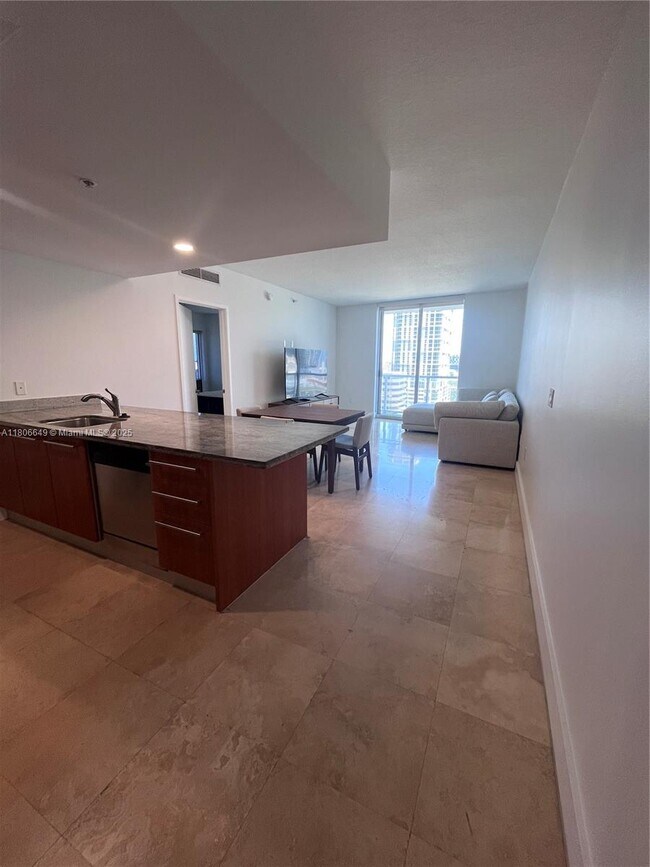 Foto del edificio - 185 SW 7th St