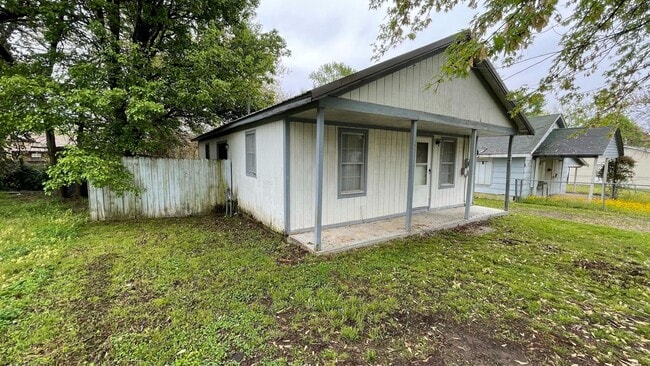 Building Photo - comfort and convenience -2 Bedroom 2 Bath ...