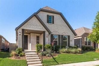 Building Photo - 609 Plaza Ln