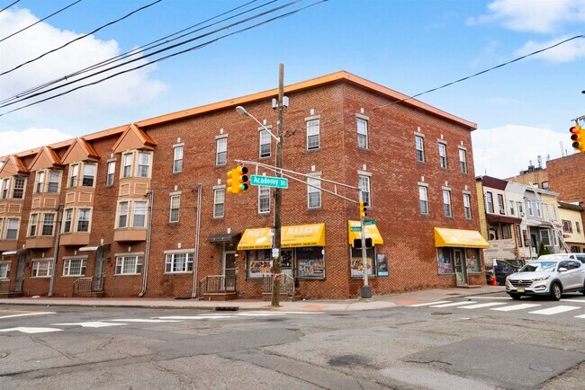 Building Photo - 351 Summit Ave