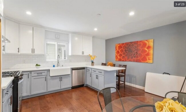 Foto del edificio - 1466 W 49th St