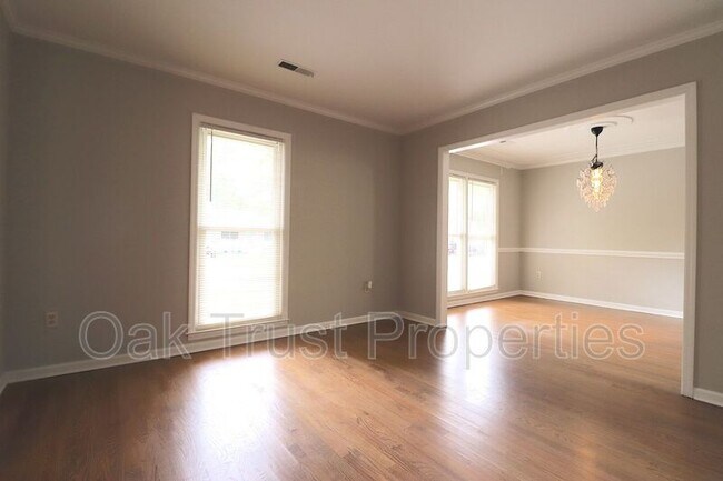 Building Photo - 111 Fox Chase Dr