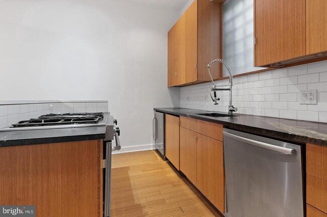 Building Photo - 727 S 7th St