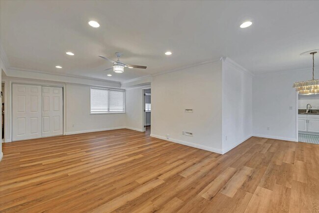 Building Photo - 358 S Gramercy Pl