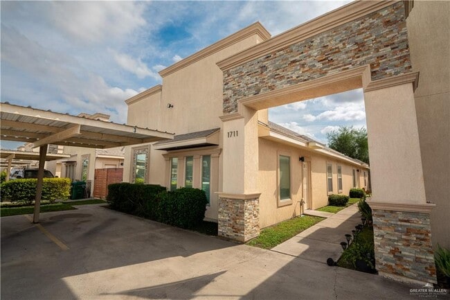 Building Photo - 28 West Dr