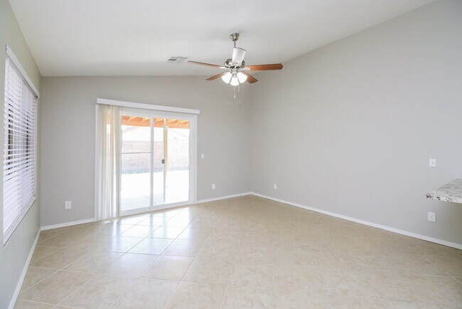 Foto del edificio - 973 E Yuma Ave