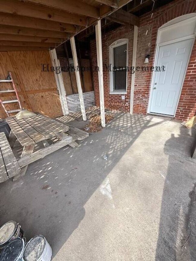 Building Photo - Duplex - South End