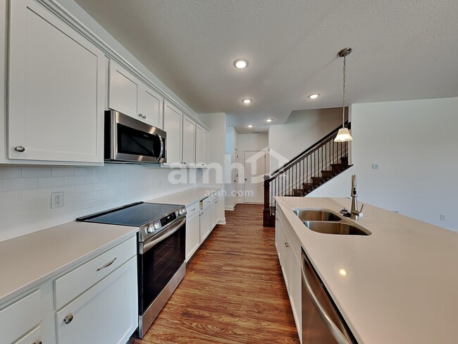 Building Photo - 8396 Northpoint Dr