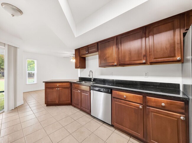 Foto del edificio - Annual rental offering privacy and space on 1.14 acres in Naples!