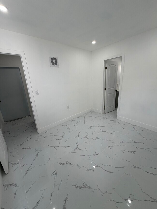 Foto del edificio - 1741 NW 68th St