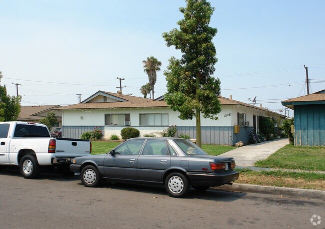 Building Photo - 1006 N Shattuck Pl