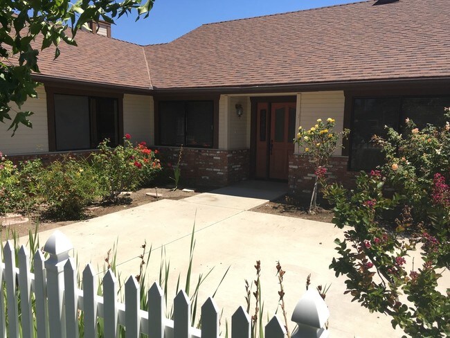 Foto del edificio - 4 br, 3 bath House - 1338 Cheyenne Lane
