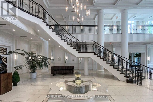 Building Photo - 15 Greenview Ave