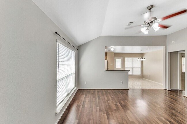 Foto del edificio - 147 Big Thicket Dr